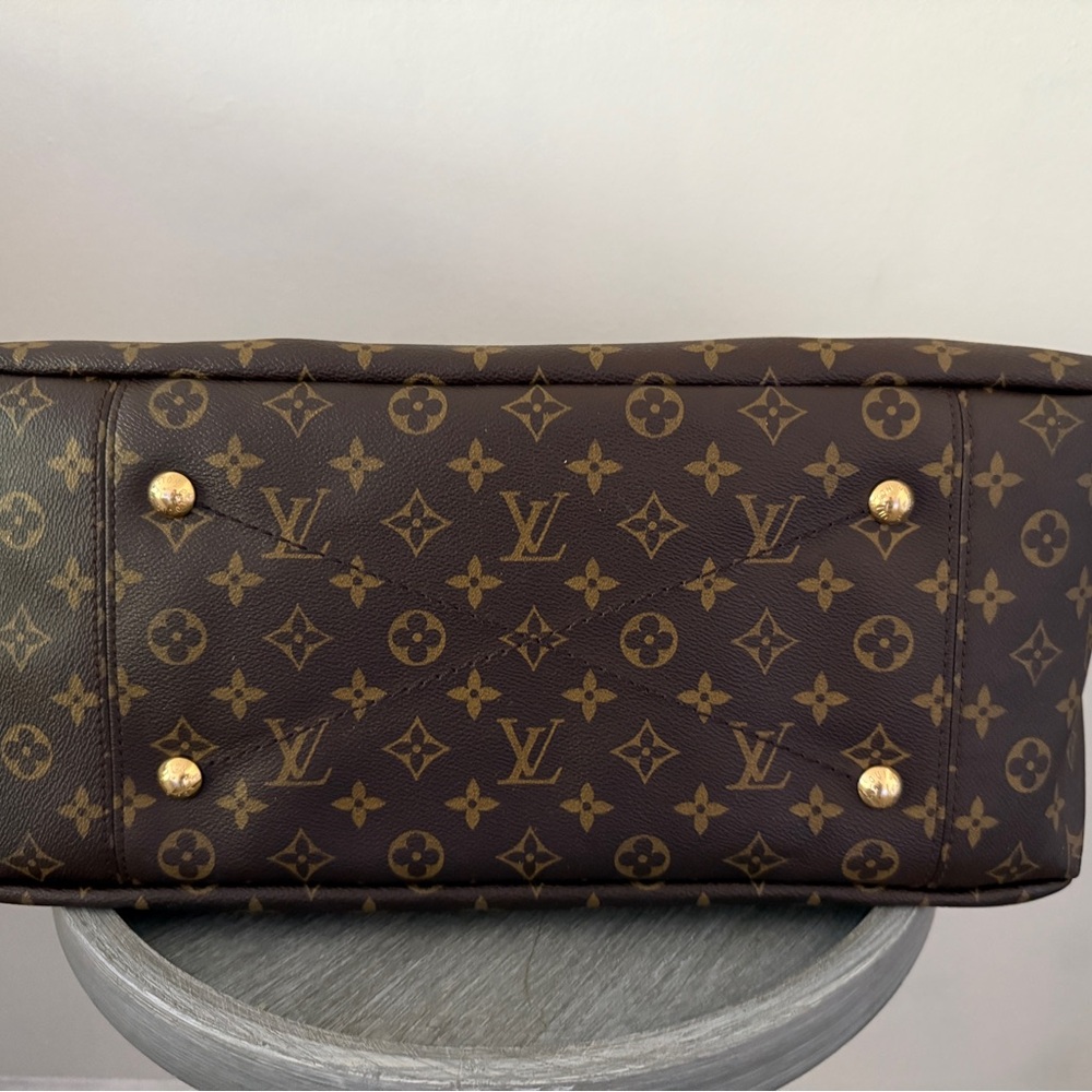 Louis Vuitton Artsy MM Monogram Hobo Bag ✨ - Picture 6 of 16